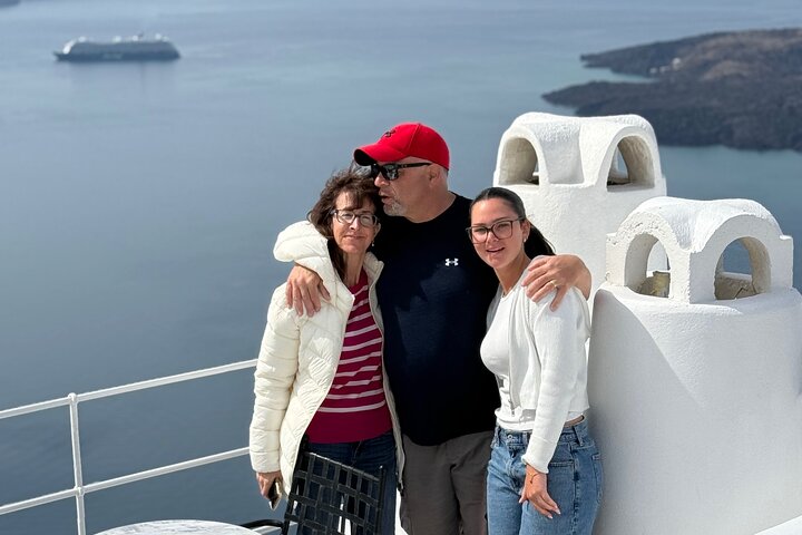 Private Tailor-Made Santorini Land Tour with a Local Driver