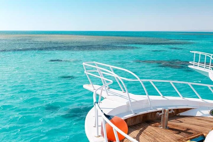 Ras Mohammed & White Island: Snorkel, Optional Dive & Lunch