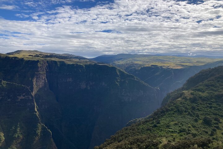 5-Day Northern Ethiopia Tour : 3D Simien Mountains Trek & Axum.