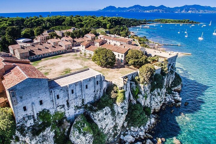 Private escape to discover Cannes & Lerins islands from the sea