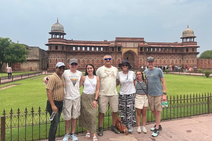 Delhi to Agra and Taj Mahal Private Day Trip by Express Train with Lunch