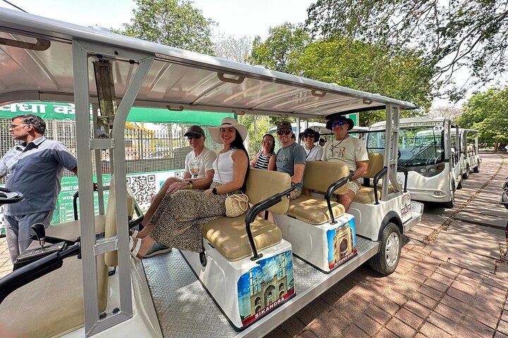 Delhi to Agra and Taj Mahal Private Day Trip by Express Train with Lunch