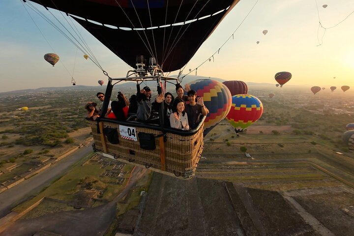 Hot Air Balloon Flight Teotihuacan + Pickup + Breakfast Cave
