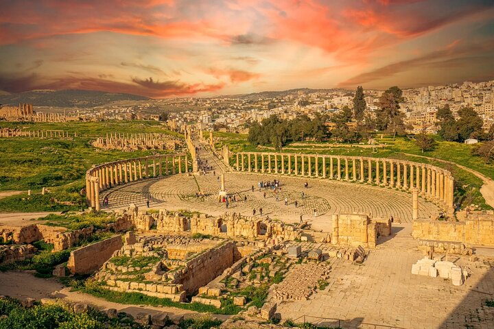 Jerash and Dead Sea with Resort Access & Lunch