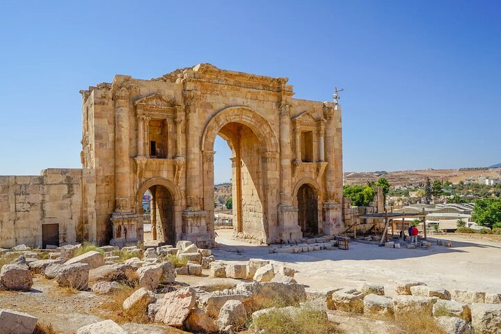 Jerash and Dead Sea with Resort Access & Lunch