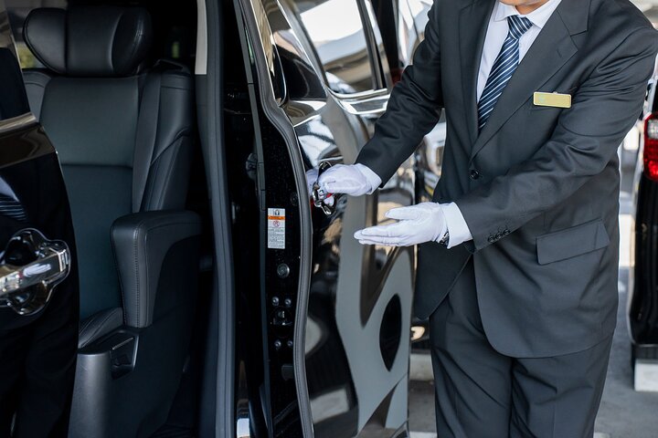 Mt. Fuji ⇄ Tokyo Airports Private Transfer with 8-Hour Charter