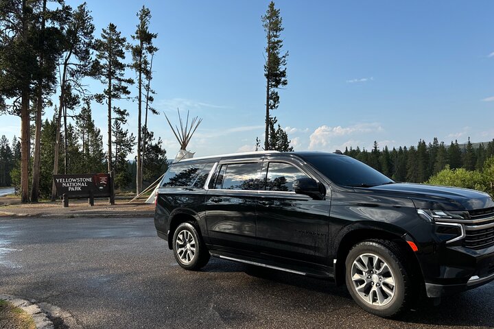 Yellowstone Park Private Day Trip from Big Sky