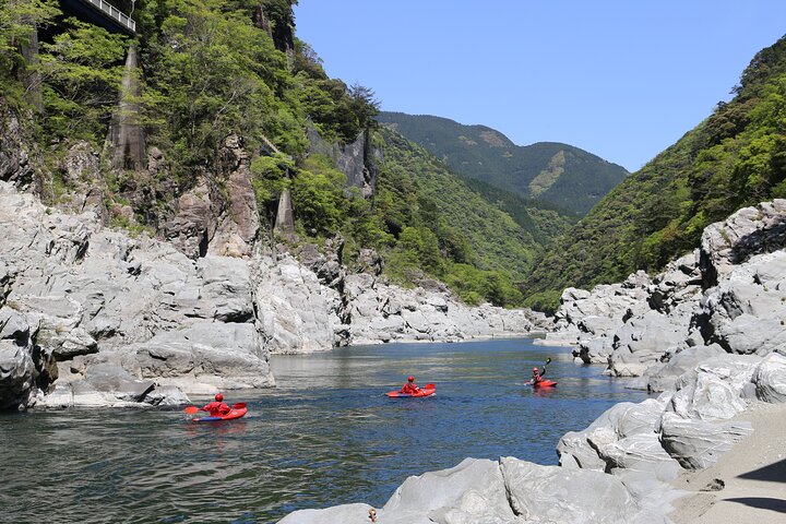 Iya Valley:Guided Kayaking Tour