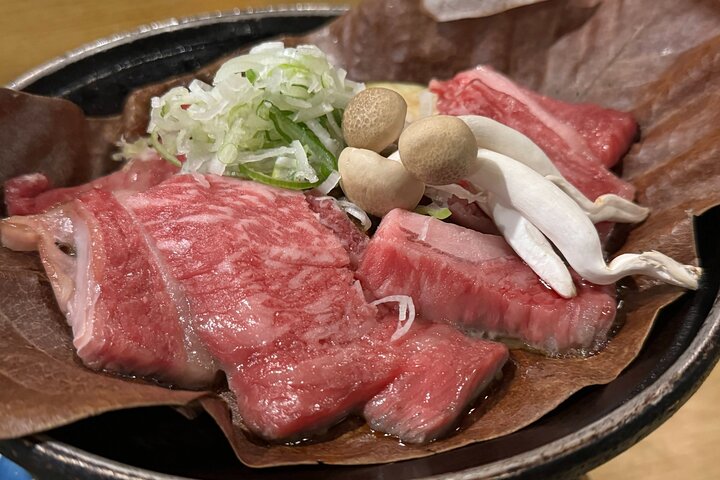 Takayama: Private Night Walking Tour with Dinner