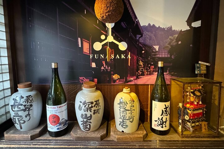 Takayama: Private Night Walking Tour with Dinner