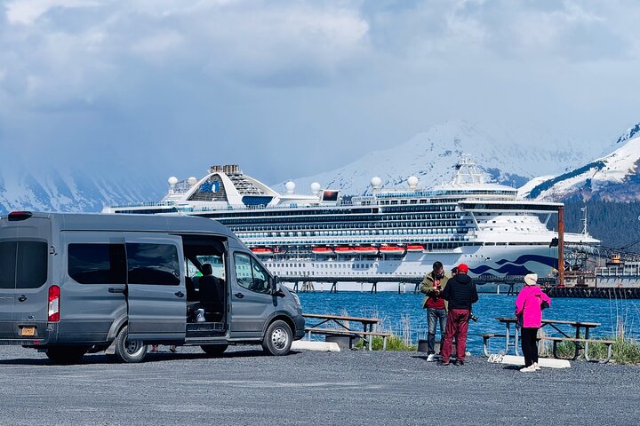 Private Whittier Cruise Transfer & Scenic Tour for Large Groups