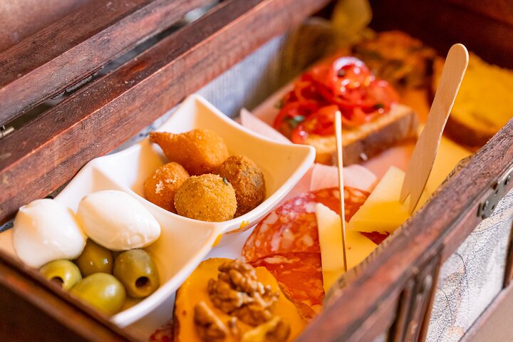 Food Tasty and History Tour in Civitavecchia