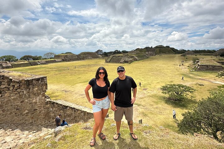 Private Tour: Monte Albán, Hierve el Agua, Teotitlán and Mezcal