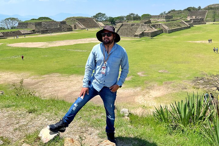 Private Tour: Monte Albán, Hierve el Agua, Teotitlán and Mezcal
