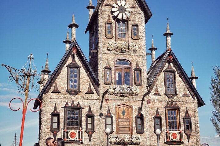 Amazing Tour in Campanopolis Theme Park