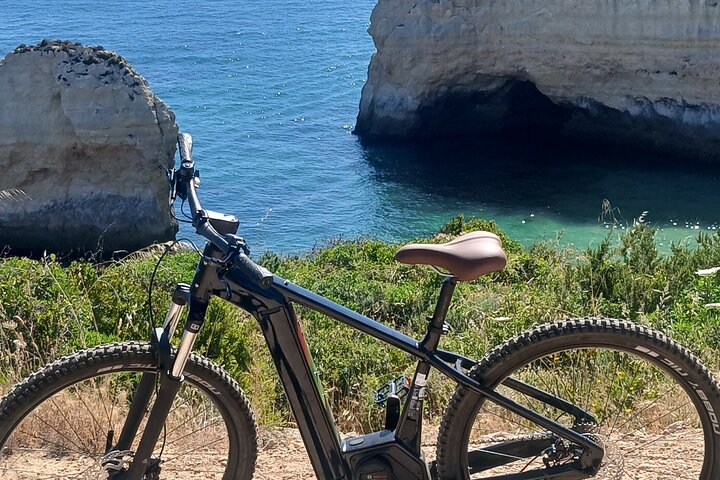 E-Bike Tour: Sete Vales Suspensos Trail (Marinha and Benagil)