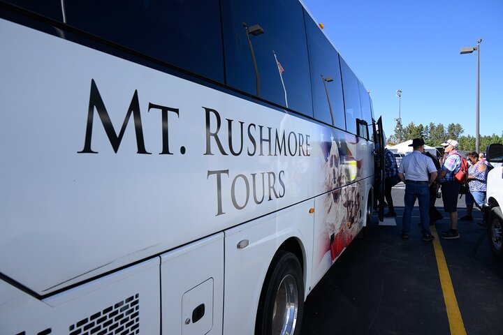 Mount Rushmore and Black Hills Tour with Two Meals and a Music Variety Show