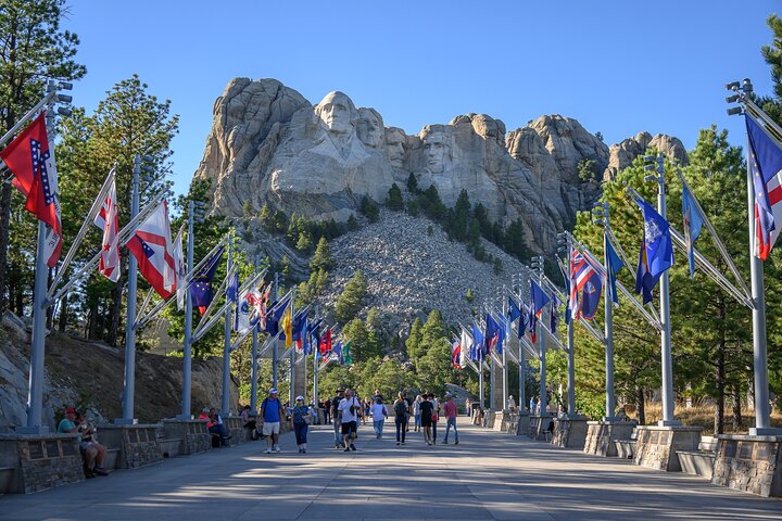 Mount Rushmore and Black Hills Tour with Two Meals and a Music Variety Show