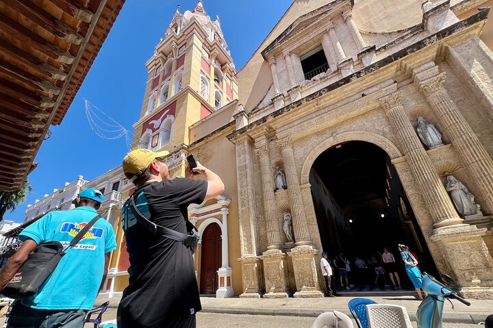 Walking tour of the magical city of Cartagena.