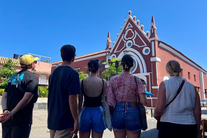Walking tour of the magical city of Cartagena.
