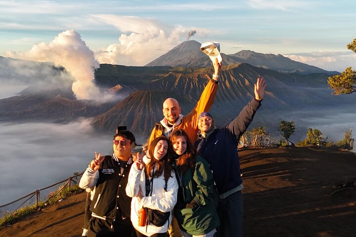 From Yogyakarta: Bromo Sunrise & Ijen Volcano with Bali Drop-off