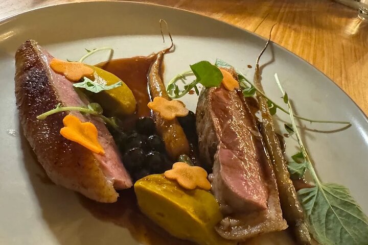 Auckland: Waiheke Island Seafront Lunch & Premium Wine Tour