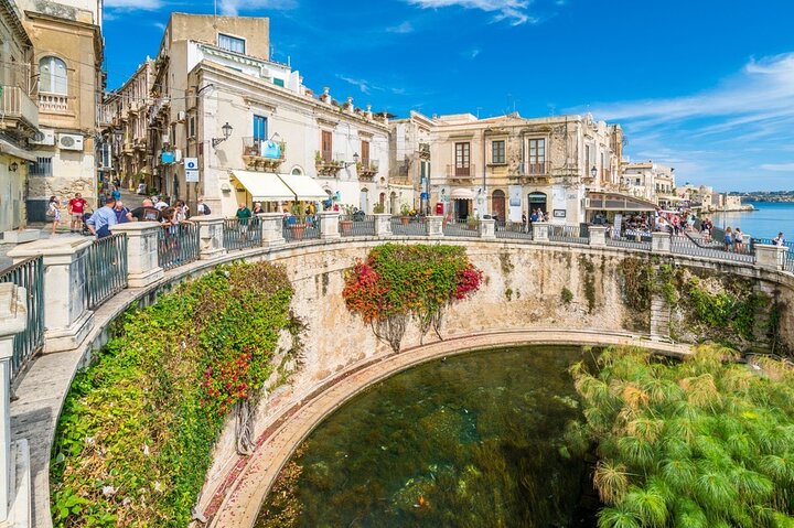 Catania Airport Transfer ↔ Syracuse , Taormina or Giardini Naxos