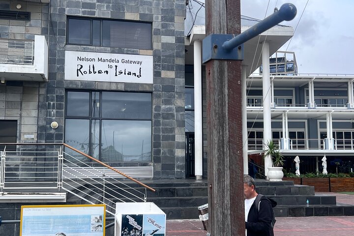 Robben Island Guided Tour with Ferry and Hotel Pickup