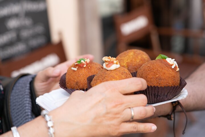 Taormina: Sicilian Street Food & Wine Tour by Do Eat Better