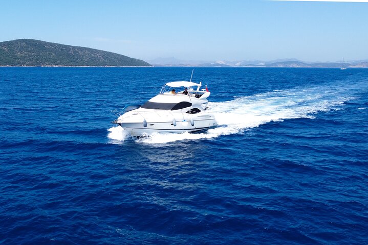 Private VIP Motoryacht Charter in Bodrum For 6 Hours With Lunch