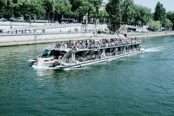 Transfers between Paris, CDG, Orly, Disneyland & Versaille by van