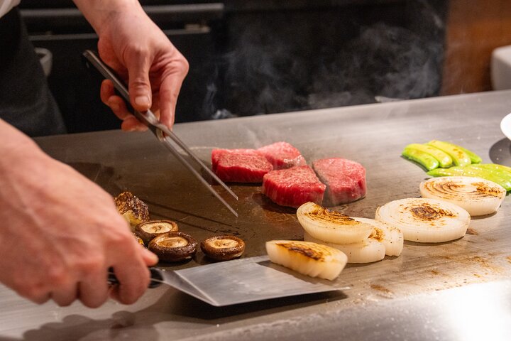 Premium Kobe Beef Experience and Sake Tasting Culinary Tour