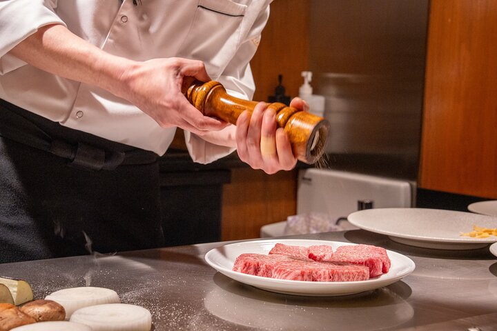 Premium Kobe Beef Experience and Sake Tasting Culinary Tour