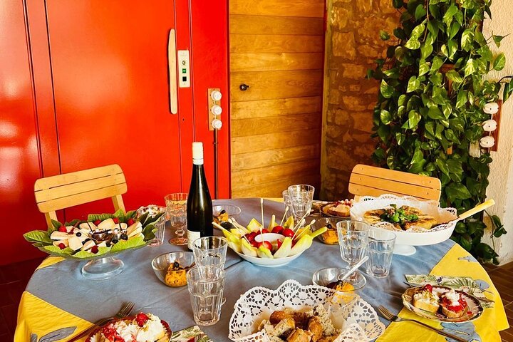 Olive Oil Tasting with Local Food on Lake Garda Hills