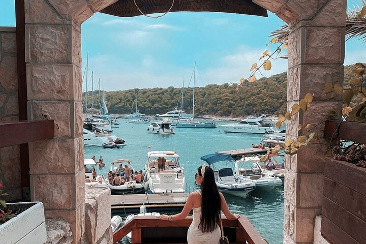 Makarska 4-Island Luxory Boat Tour: Hvar Town & Pakleni Islands