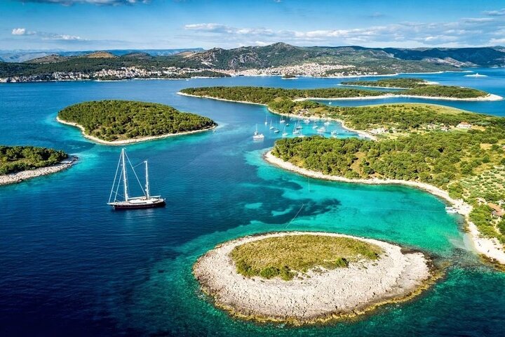 Makarska 4-Island Luxory Boat Tour: Hvar Town & Pakleni Islands