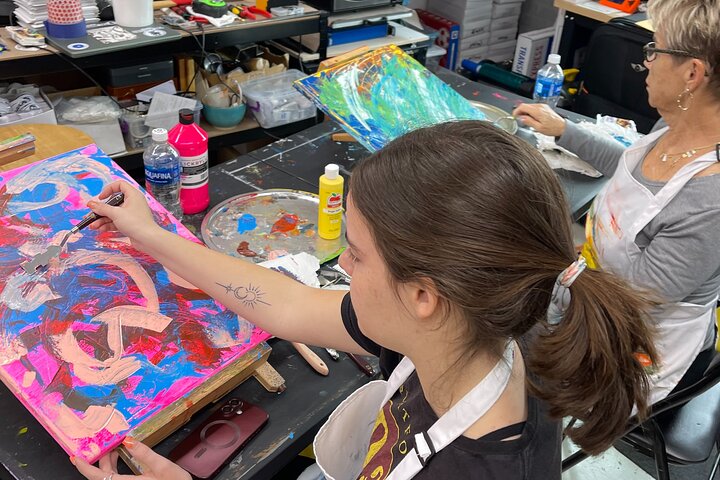 NYC: Abstract Painting with Palette Knives – Small Group