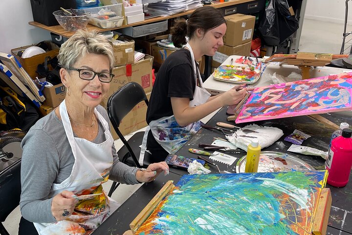 NYC: Abstract Painting with Palette Knives – Small Group