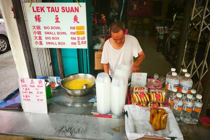 Kuching Foodie Experience Guided Tour with 5 Tastings