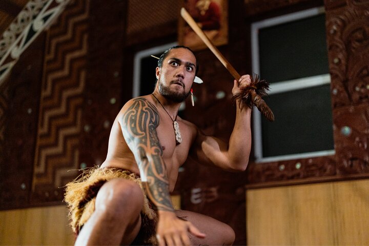 Auckland: Rotorua Tour with Waiotapu, Te Puia and Maori Haka