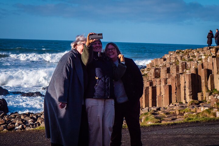 Shore Excursion: Giant's Causeway Tour Including Belfast City Tour