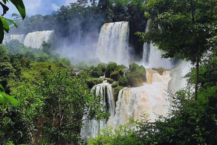 Under the Iguazu Falls live the Great Adventure + Train & Safari