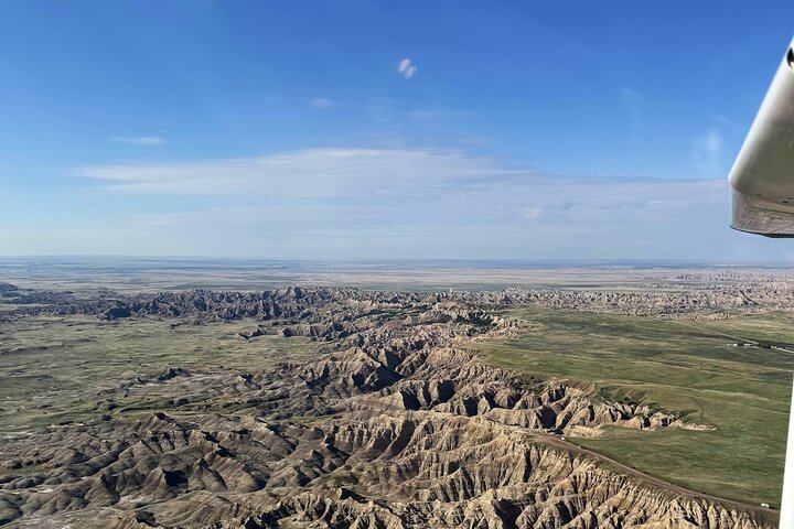 Ultimate Small Plane Aerial Tour to See Badlands National Park