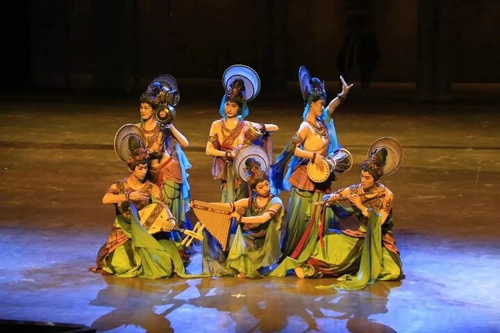 The Silk Road Show in Dunhaung with Transfer