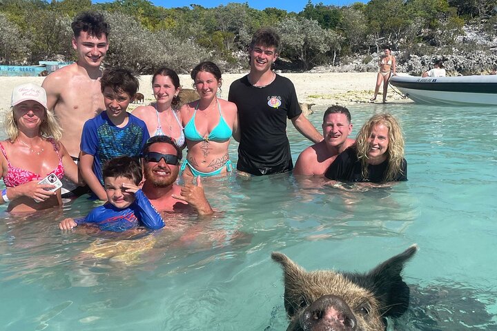 Great Exuma: Private Island-Hopping Boat Tour with Swimming Pigs