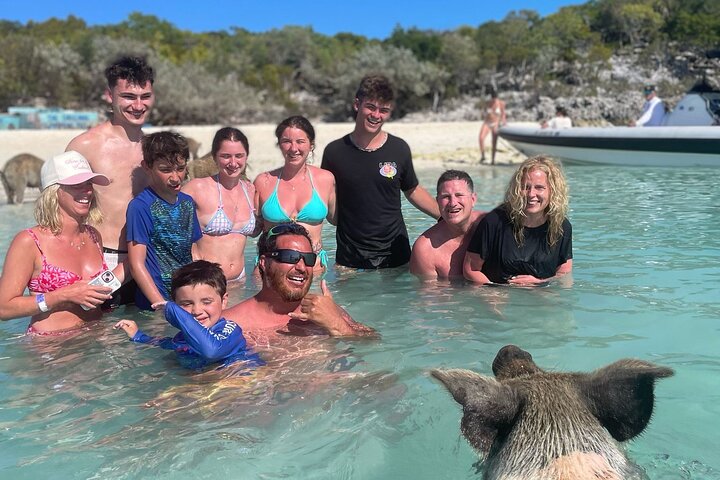 Great Exuma: Private Island-Hopping Boat Tour with Swimming Pigs