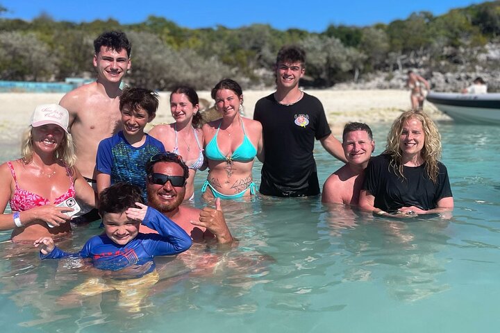 Great Exuma: Private Island-Hopping Boat Tour with Swimming Pigs