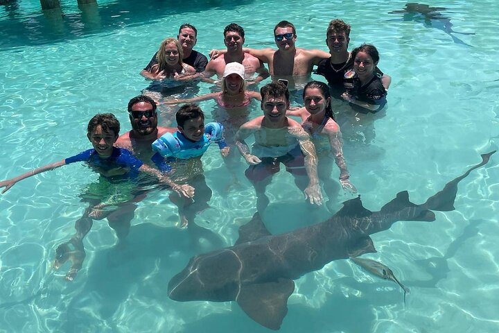 Great Exuma: Private Island-Hopping Boat Tour with Swimming Pigs