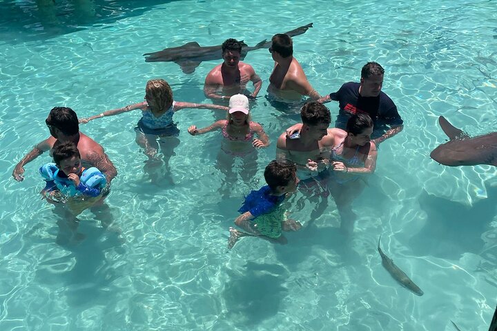 Great Exuma: Private Island-Hopping Boat Tour with Swimming Pigs