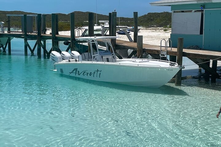 Great Exuma: Private Island-Hopping Boat Tour with Swimming Pigs
